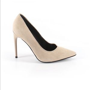 👠👠Cream suede Kendall & Kylie high heels.